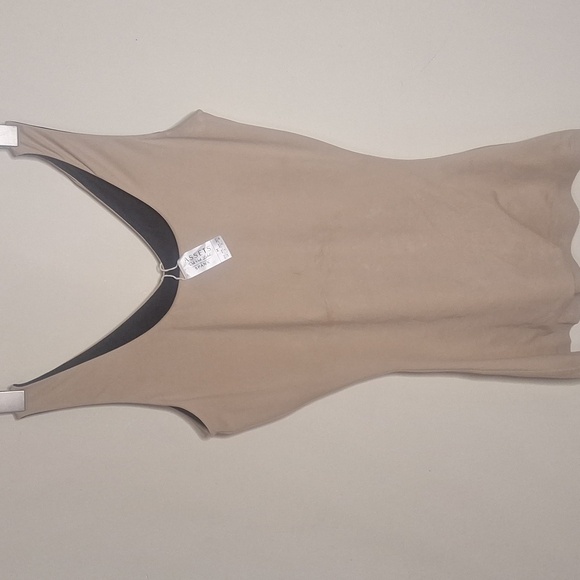 Spanx Assets Red Hot Lable Reversible Shaping Tank Top Size M - Picture 6 of 8